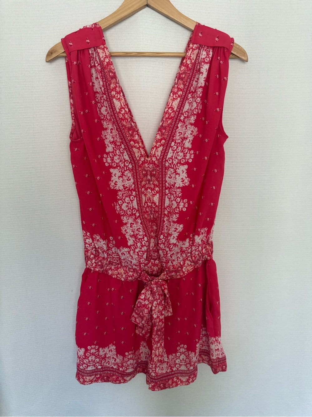 BCBGMAXAZRIA Vance Scarf Print Romper Lipstick Red Comb Sleeveless V-Neck XS